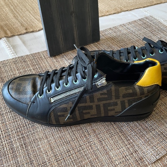 Men Shoes - Picture 1 of 14